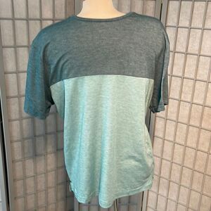 Men’s Large Champion Workout short sleeved shirt in Sea Foam Green